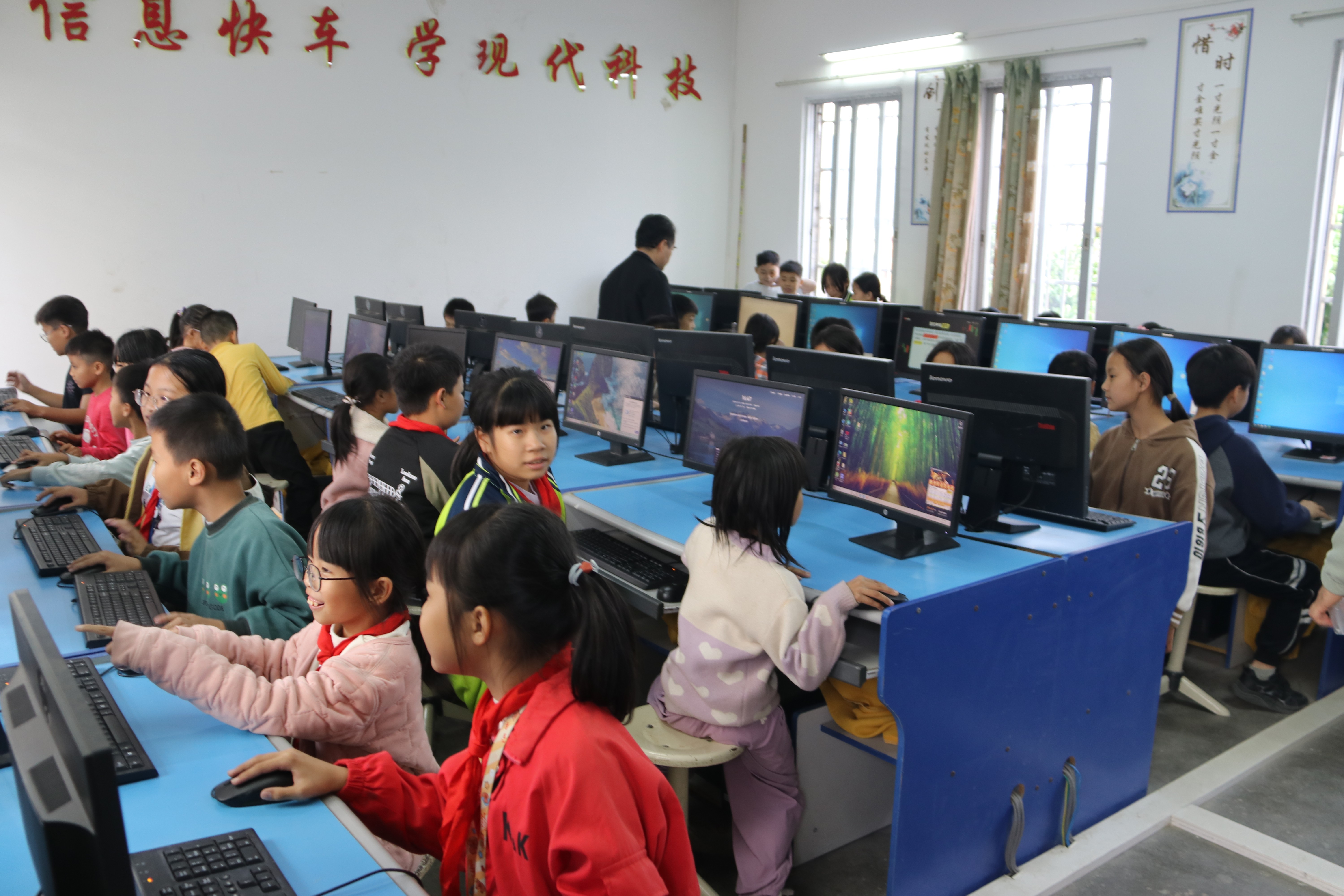 第二百二十六期“綠色愛心電腦教室”標(biāo)準(zhǔn)電腦21套（深圳市智微智能科技股份有限公司 ）