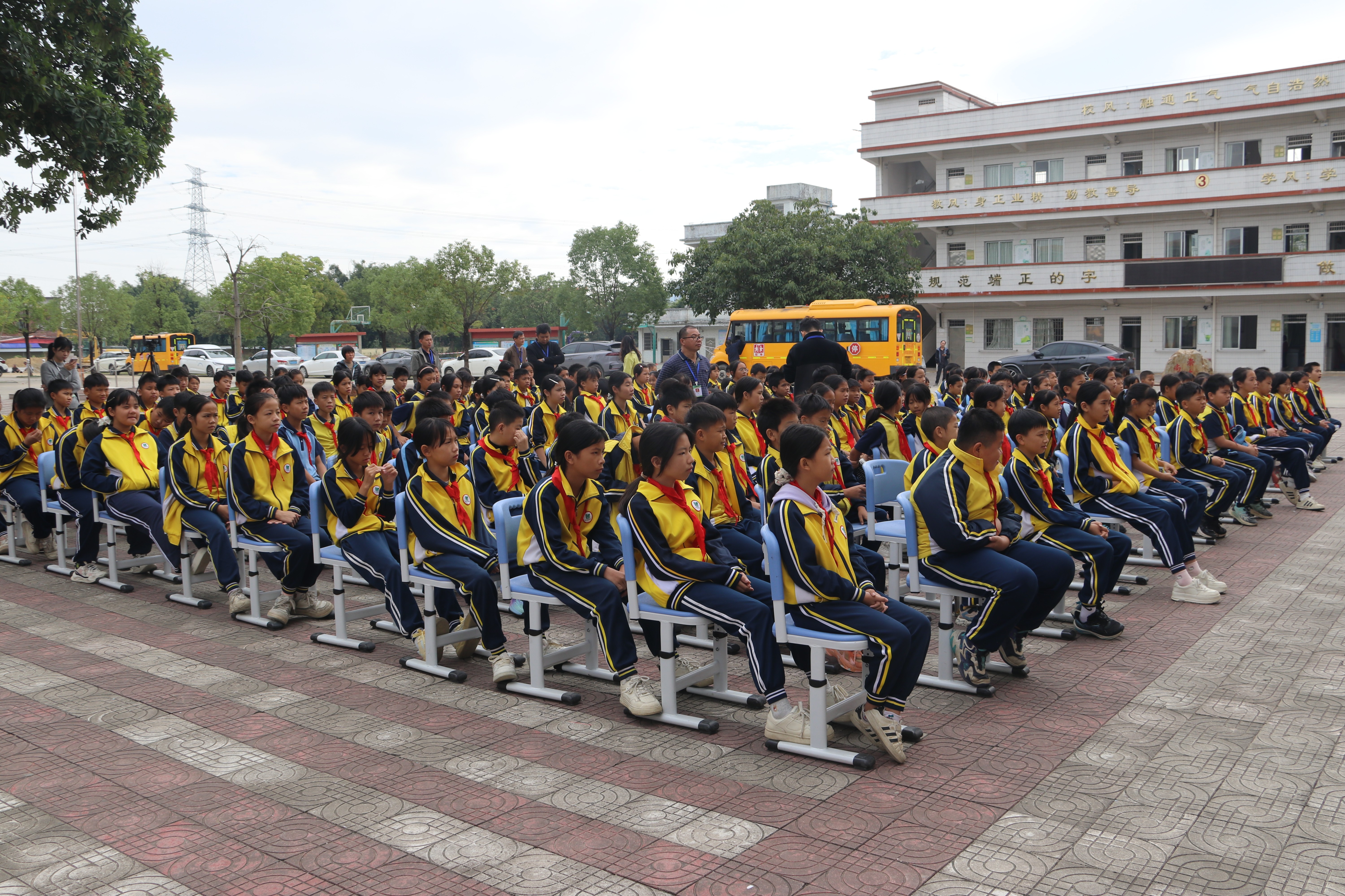 第二百二十九期“綠色愛心電腦教室”標(biāo)準(zhǔn)電腦21套（聯(lián)合利豐供應(yīng)鏈股份有限公司 ）